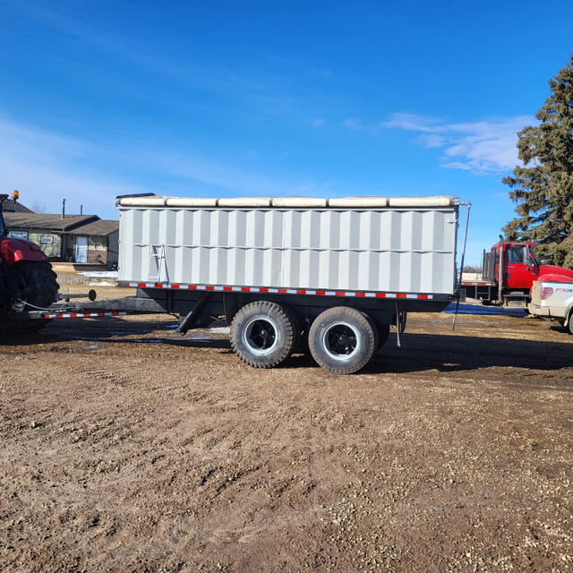 Grain trailer in Farming Equipment in Edmonton