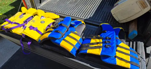 Life Jackets in Fishing, Camping & Outdoors in Norfolk County - Image 2