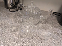 Teapot sets glasses