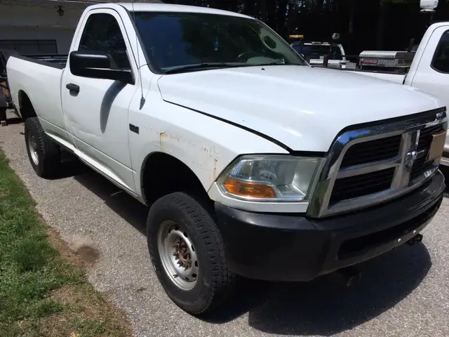 2011 Ram 2500 5.7 HEMI 4x4 runs well