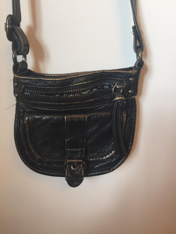 Small leather purse in Women's - Bags & Wallets in Charlottetown