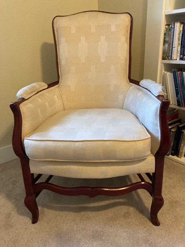 Vintage Chair in Chairs & Recliners in Owen Sound
