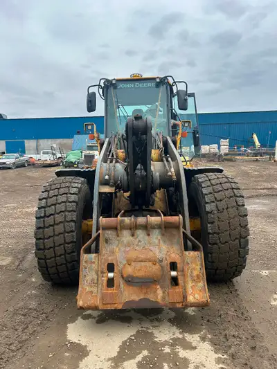 2015John Deere 624k, loaded, auxiliary hydraulics, backup camera, auto greaser, new tires, great run...