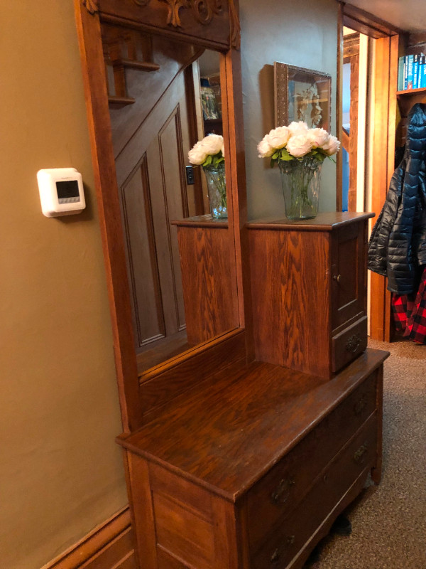 Antique Oak Dresser in Dressers & Wardrobes in Trenton