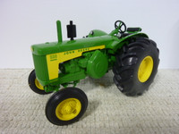 1/16 JOHN DEERE 830 Farm Toy Tractor