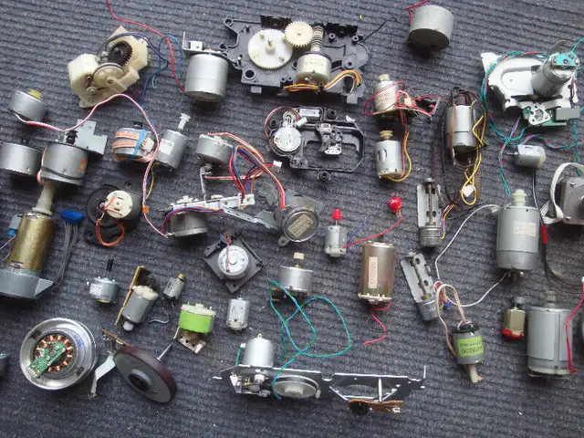 petits moteurs électriques 2$ in Other Business & Industrial in Longueuil / South Shore - Image 2