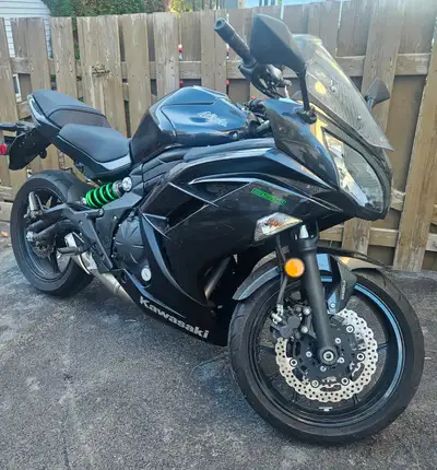 Moto en très bonne condition. Entreposer dans un garage chauffé l'hiver et une mise au point fait a...