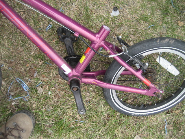 garneau bmx kid bike for parts / repair, 9 in frame, missing lef in BMX in Calgary - Image 3