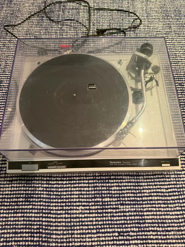 Technics SL-Q2 Vintage Record Player in Stereo Systems & Home Theatre in City of Toronto - Image 3