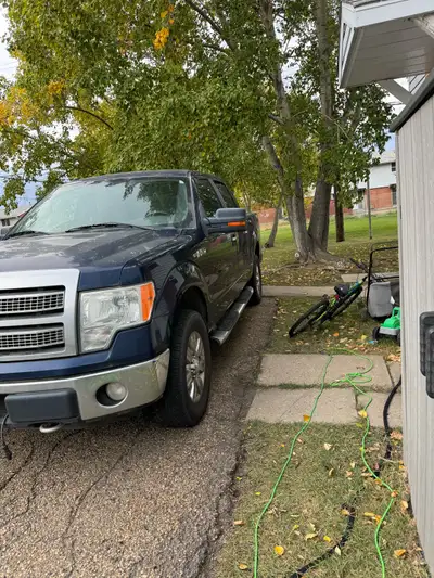 2009 F150 XLT with the 4.6L Engine runs strong and truck drives great New brakes and battery install...