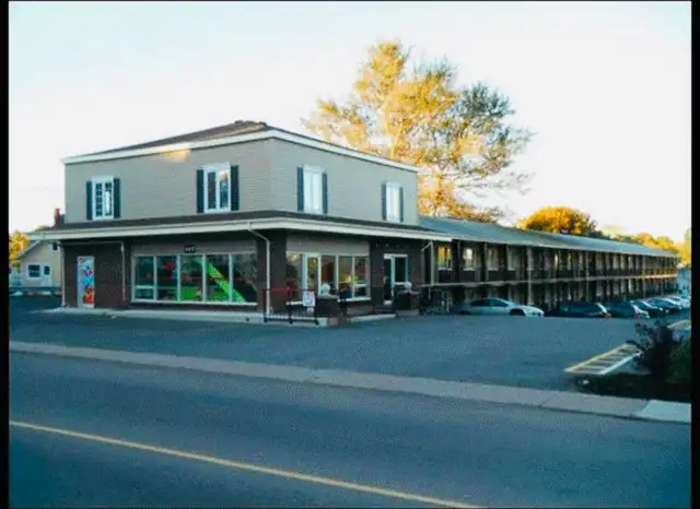 All Inclusive! Fully Furnished & Renovated Bachelor Apartment in Long Term Rentals in Charlottetown - Image 8
