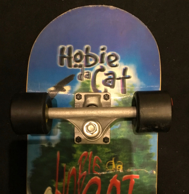 Skateboard vintage 2003 Hobie Da Cat avec graphique lenticulaire dans Planches à roulettes  à Ville de Montréal