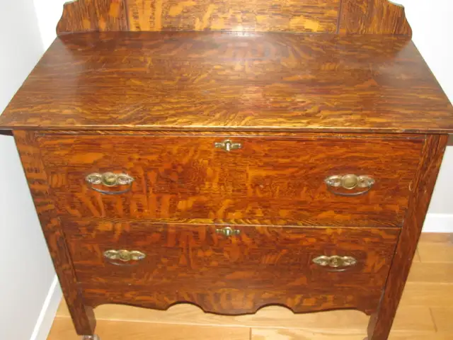 Vintage Dresser in Dressers & Wardrobes in Barrie - Image 4