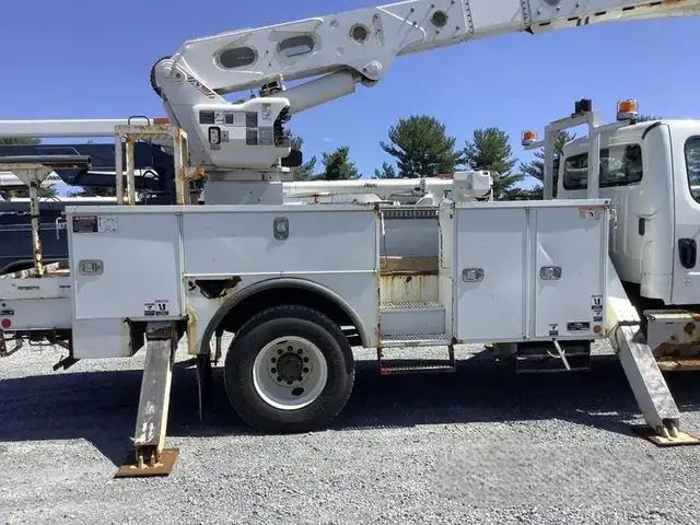 2018 Freightliner Altec AM55 Bucket Truck. in Other in Napanee - Image 6