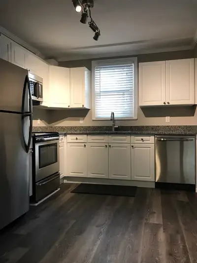 Two Bedroom Apartment near Centre in the Square