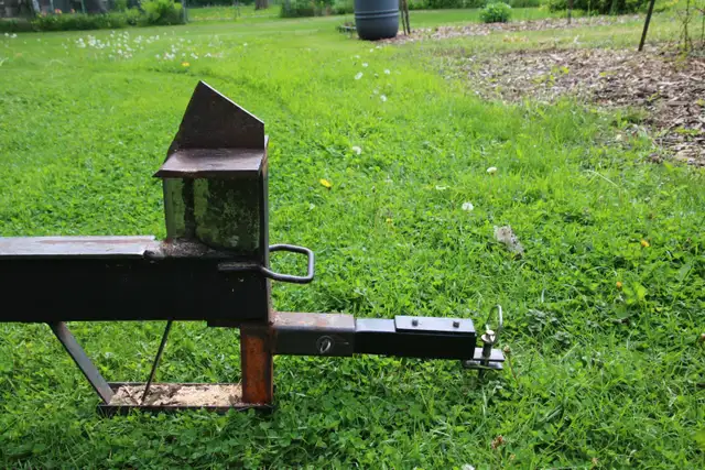 Log splitter in Lawnmowers & Leaf Blowers in Trenton - Image 8