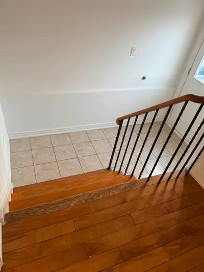 Features:•3 spacious bedrooms•1 full bathroom•In-unit w