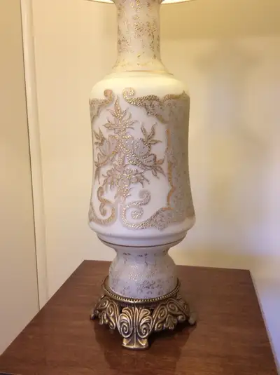 TABLE LAMP 1960 Ornate HOLLYWOOD REGENCY MCM Milk Glass Trilite, View more