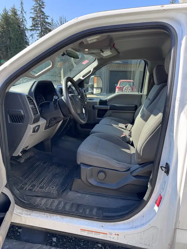2019 ford F-550 box truck with Pallfinger liftgate in Cars & Trucks in Terrace - Image 7