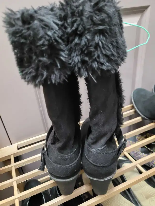 women's winter boots in Women's - Shoes in Edmonton - Image 3