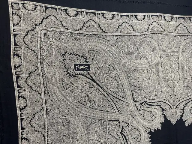 STUNNING YVES ST-LAURENT VINTAGE SHAWL in Women's - Tops & Outerwear in Ottawa - Image 9