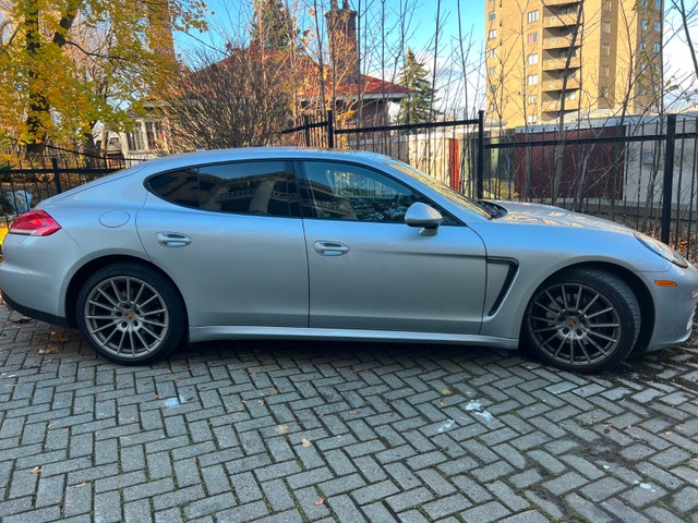 2016 Porsche Panamera 4 — photo 2