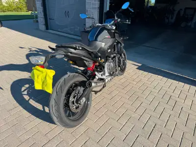 2024 BMW F900R Triple Black – Only 4,300 KM – Immaculate Condition For sale is my 2024 BMW F900R Tri...