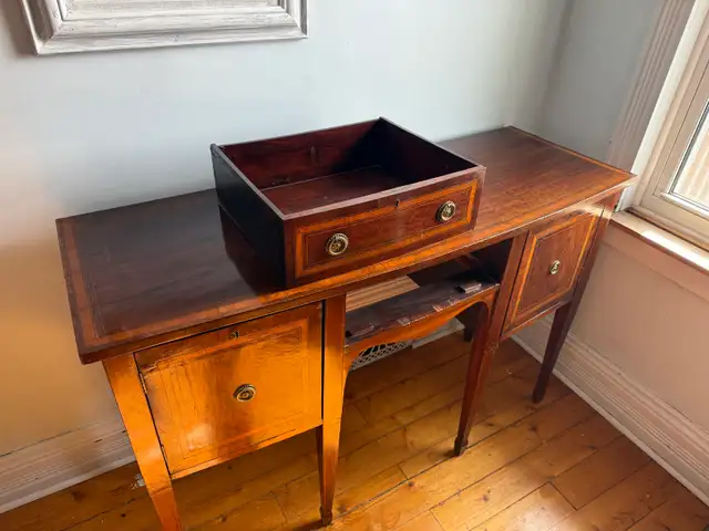 Antique George III Mahogany Bow Front Sideboard in Other in City of Toronto - Image 4