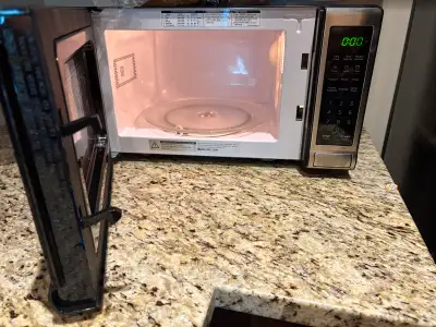 Used twice Black & Decker condo sized model EM720CB7.