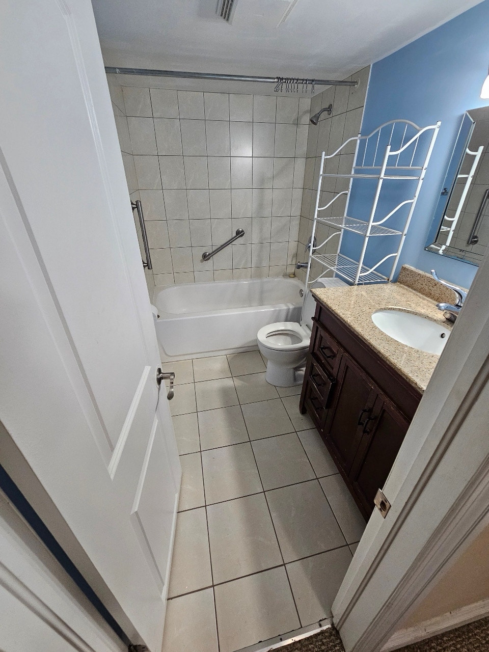2 bedroom main floor and basement for rent in Toronto 5