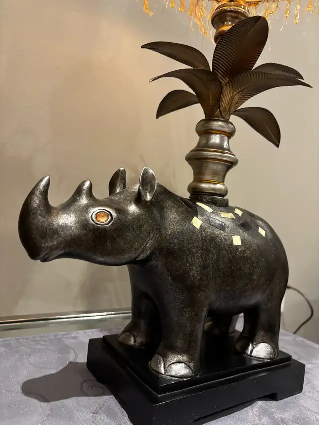 Rhino Table Lamp in Home Décor & Accents in Mississauga / Peel Region - Image 4