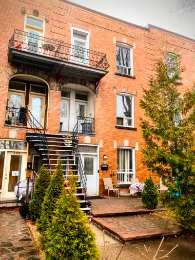 5 1/2 à Outremont, 2 chambres à coucher, en face parc JFK