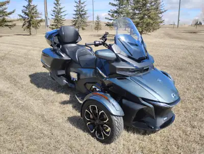 2020 Can-am Spyder RT Limited This is in excellent condition. Comes with all the bells and whistles....