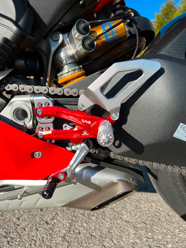 Ducati Panigale V4S in Sport Bikes in Laval / North Shore - Image 4