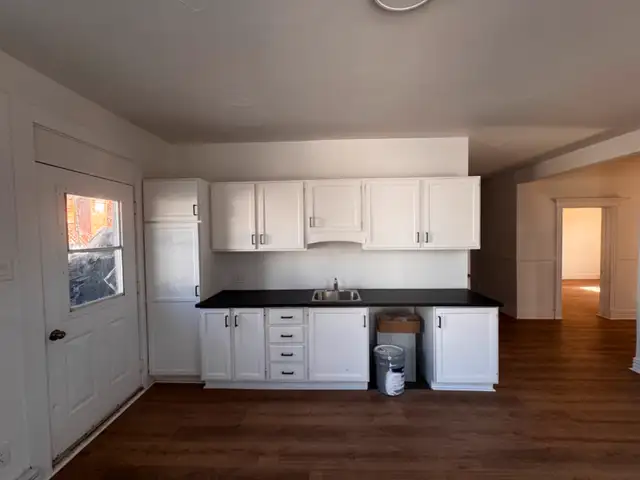 Grand 7 1/2 avec 3-4 chambres entièrement renové in Long Term Rentals in Trois-Rivières - Image 9