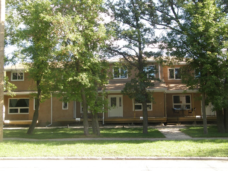 ST VITAL 1810 sq ft 3 BED FINISHED BASEMENTINCL PARKING Long