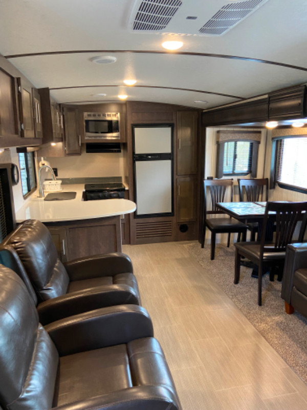 2018 Sunset Trail by Crossroads - Model 291RK in Travel Trailers & Campers in Ottawa - Image 3