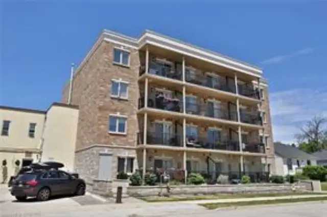 Gorgeous One Bedroom Condo in Trendy Kerr Village for Rent