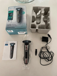 Philips Norelco Shaver 7100- New