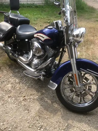 2006 Harley Heritage Softail, 1450 cc, 5 speed, less than 34000 km, Chrome front and rear 18” chrome...
