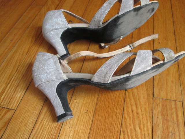 COMFORT Ballroom Dance Silver Shoes Size 7 in Costumes in Kingston - Image 3