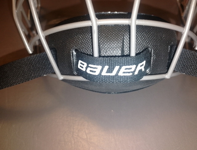 Bauer 2100 Hockey Helmet Cage Face Mask in Hockey in Oshawa / Durham Region - Image 2
