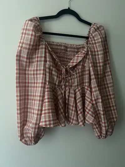 Preowned Women’s Size XS Bell Styled Top & Lantern Sleeves, View more