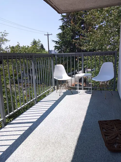 Furnished Apartment For Rent Bright, spacious two bedroom, top floor corner unit in Hastings-Sunrise...