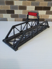 Ho scale model train bridge with light