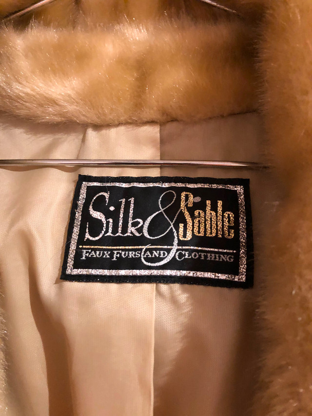 Silk and Sable fur long coat in Women's - Tops & Outerwear in Oakville / Halton Region - Image 3