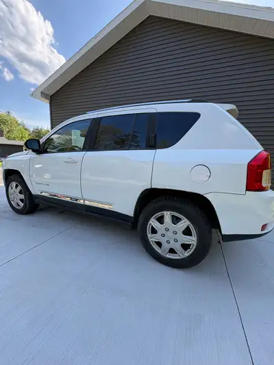 2012 Jeep Compass Limited 4x4 - Has Title paperwork . - MVI till April 2027 with paperwork . - Two k...