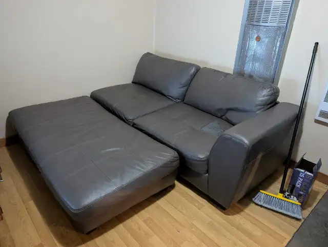 Pellissima Italian faux leather sectional in Couches & Futons in Revelstoke - Image 3