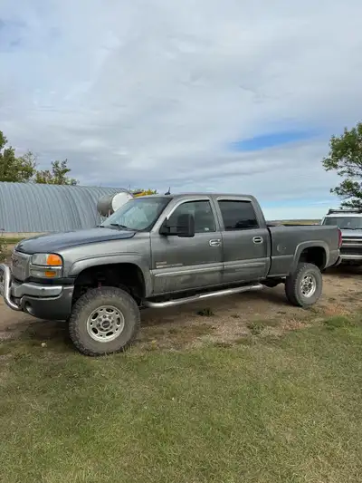 2005 Duramax for sale, bought it a few months ago as a farm truck but it’s still too nice of a truck...