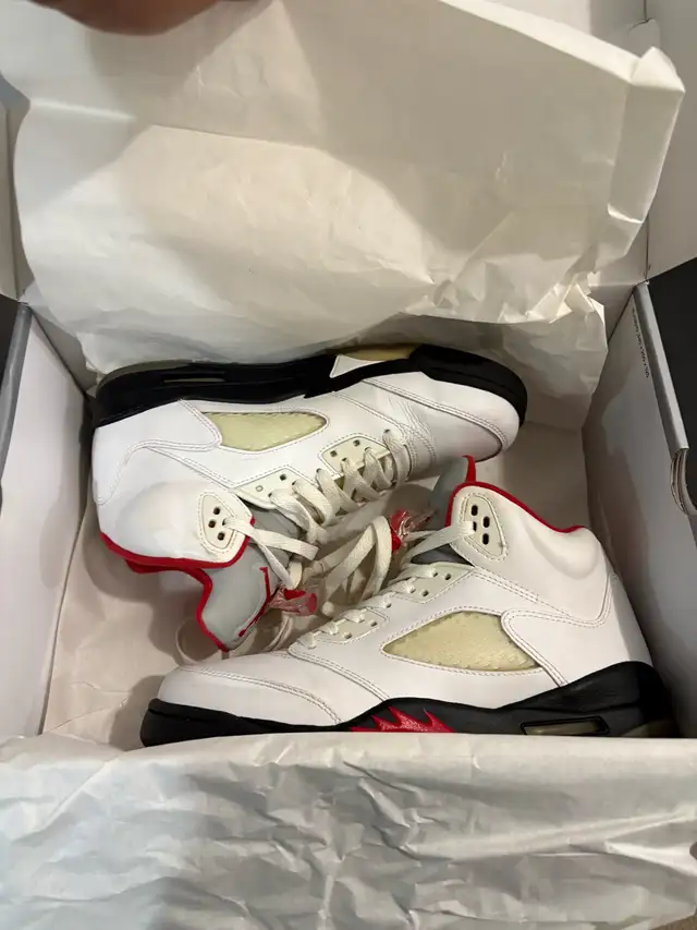 Air Jordan 5 Retro in Men's Shoes in City of Toronto - Image 9